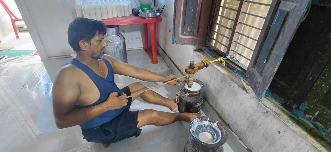 मही बिक्रीबाट आम्दानी बटुल्दै सन्तोष