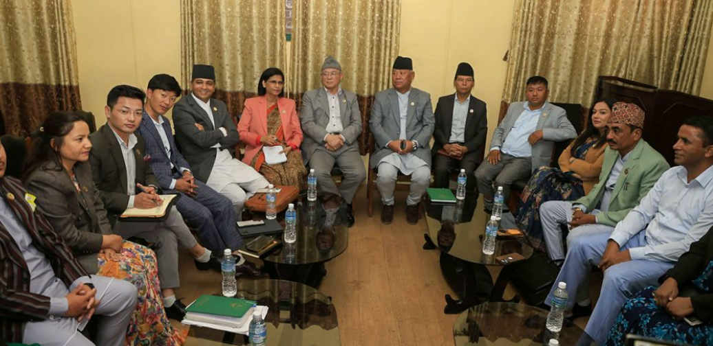 प्रधानमन्त्रीले संसद्‌बाटै माफी नमागेसम्म प्रतिपक्षले बैठक चल्न नदिने