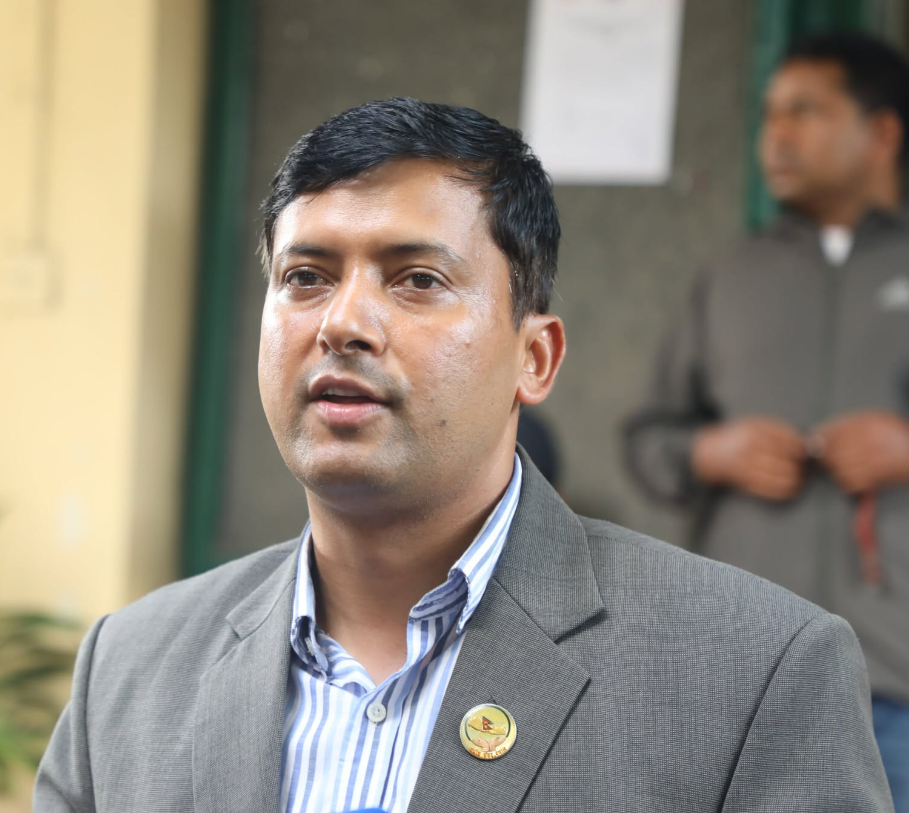 काठमाडौं उपत्यका बाहिर रहेका सांसदलाई भोलिसम्म प्रतिनिधिसभामा आइपुग्न एमालेको निर्देशन