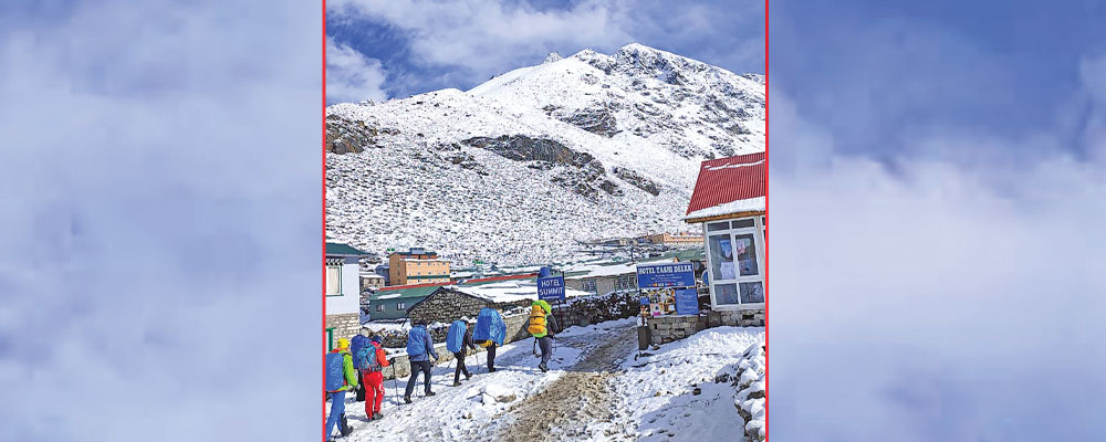 हिमपातले पर्यटक अलपत्र