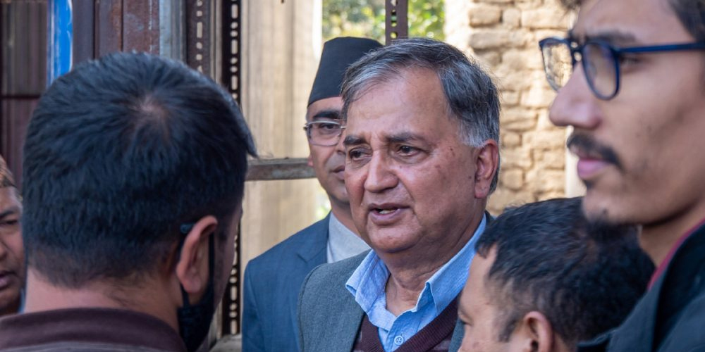 ओलीबाट पेलिए ईश्वर समूहले प्रतिवाद गर्ने