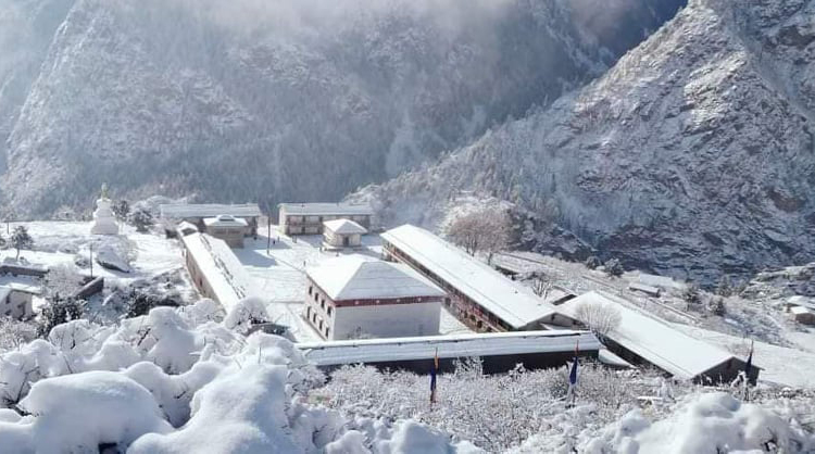 सुदूर पहाडमा हिमपात