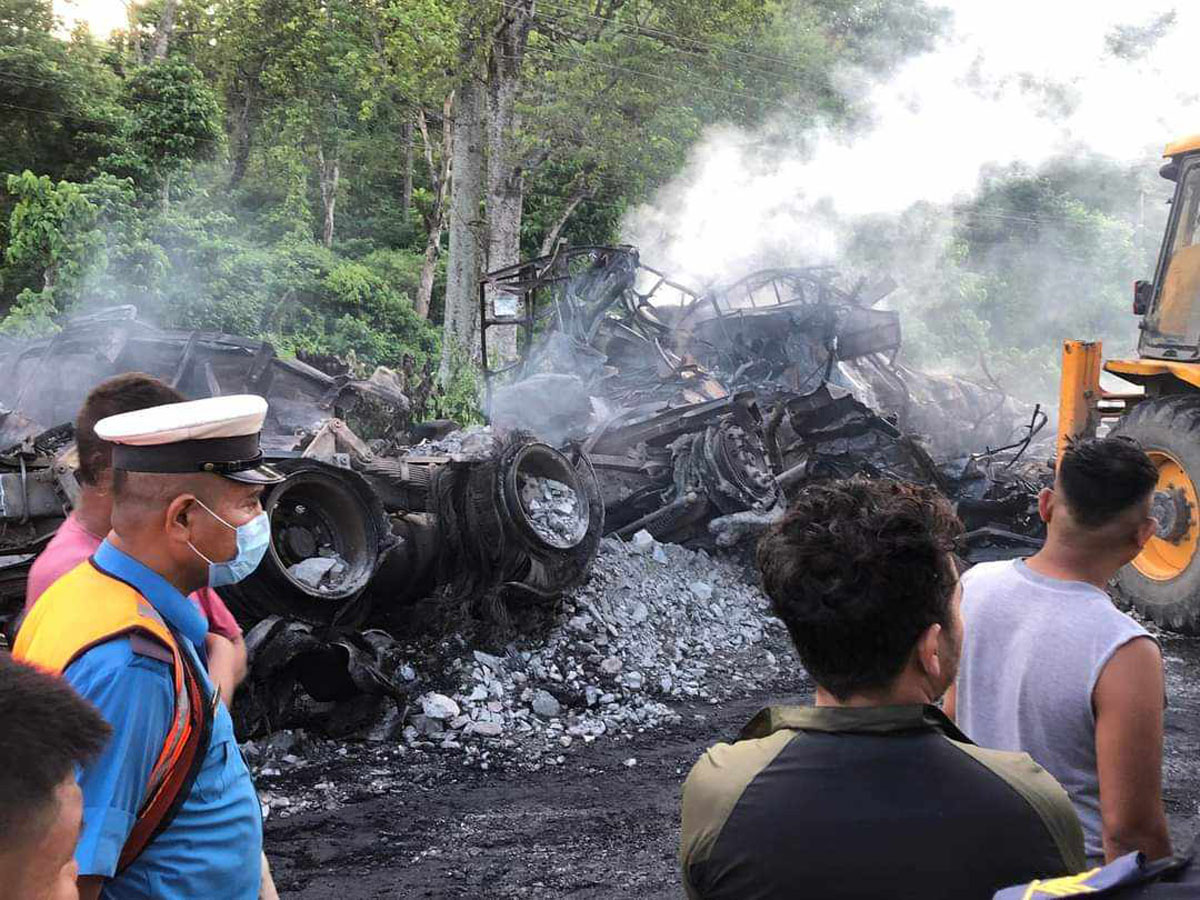 ट्रकले ठक्कर दिँदा दुई युवकको मृत्यु