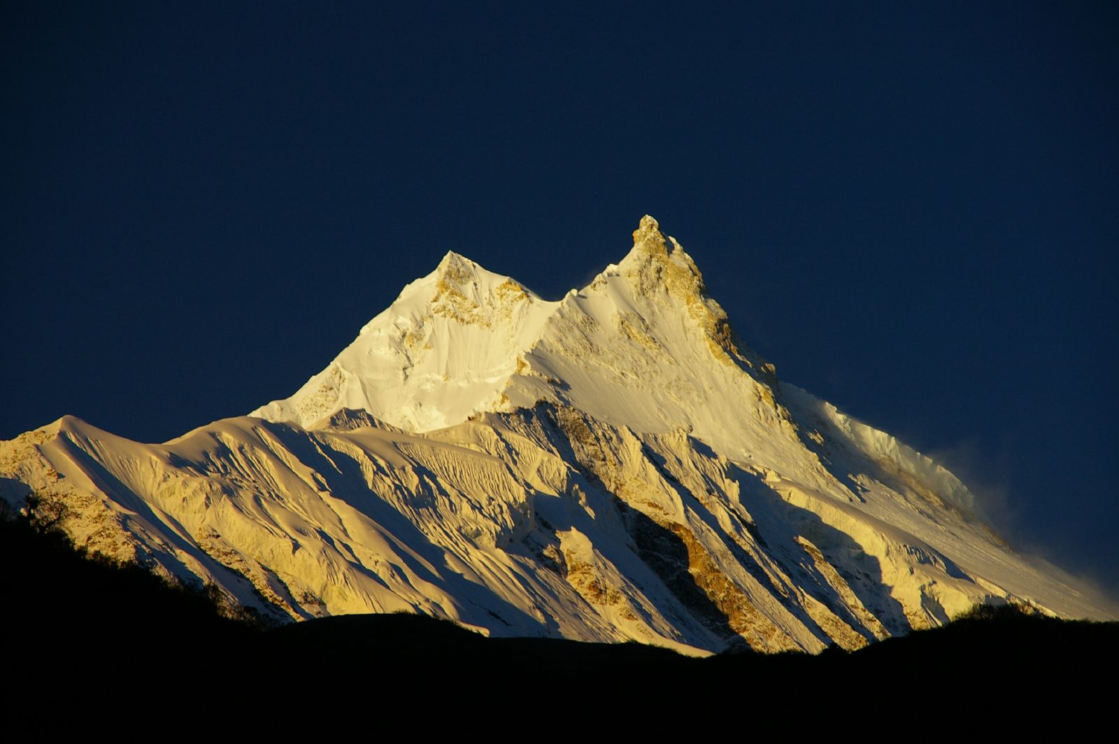 मनास्लु हिमाल आरोहणको ७० वर्षः तीन हजार ६४३ जनाद्वारा आरोहण
