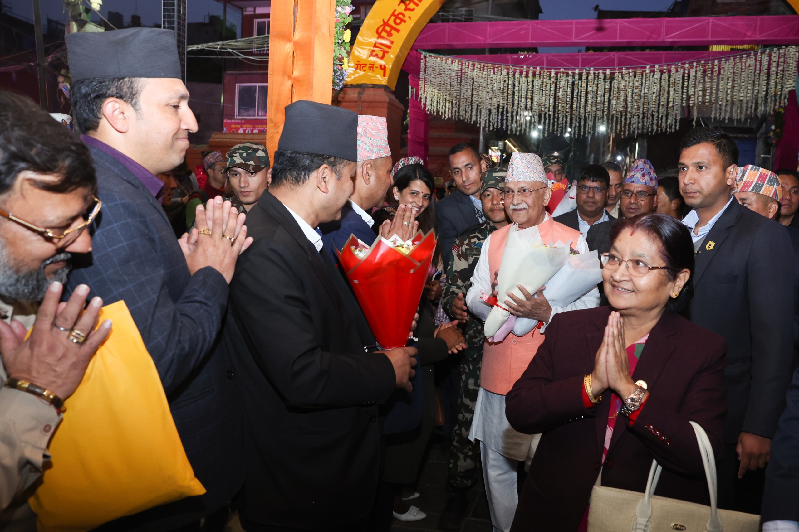महाशिवरात्रीको पूर्वसन्ध्यामा प्रधानमन्त्री ओली पशुपतिमा