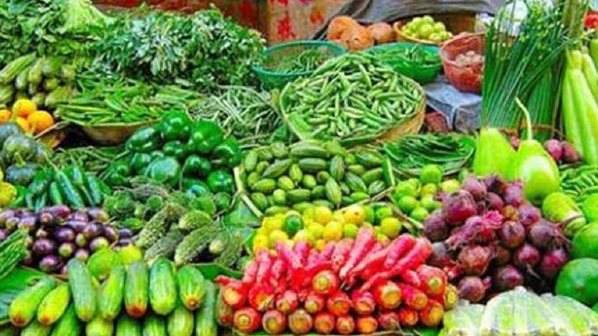 तरकारीको चर्को मूल्यको कथाः किसानको बारीदेखि उपभोक्ताको भान्सासम्म पुग्दा यसरी चल्छ बिचौलियाको सिन्डिकेट